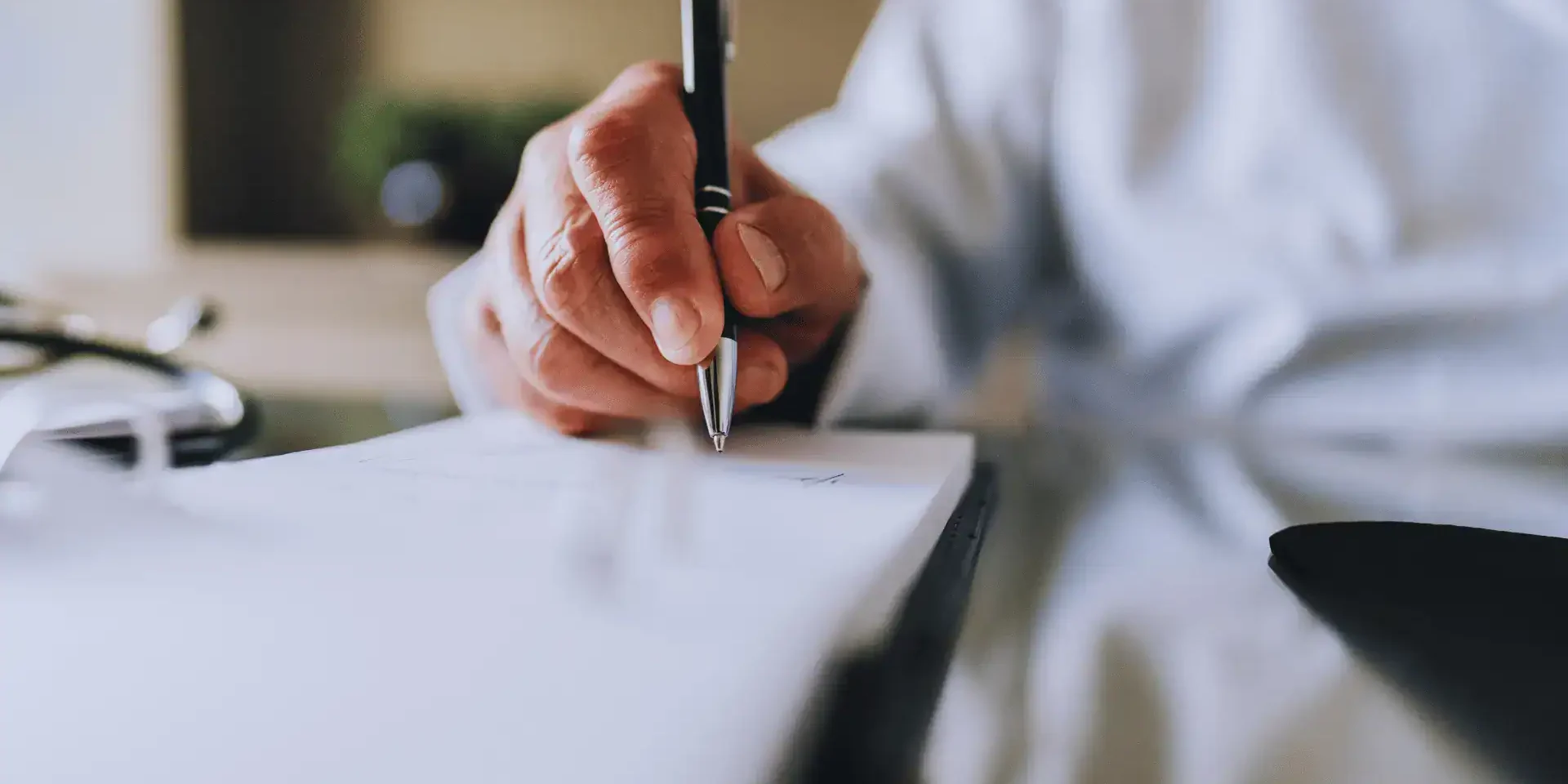 który-lekarz-może-wystawić-zlecenie-na-łóżko-rehabilitacyjne (1)