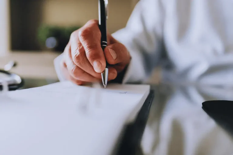 który-lekarz-może-wystawić-zlecenie-na-łóżko-rehabilitacyjne (1)